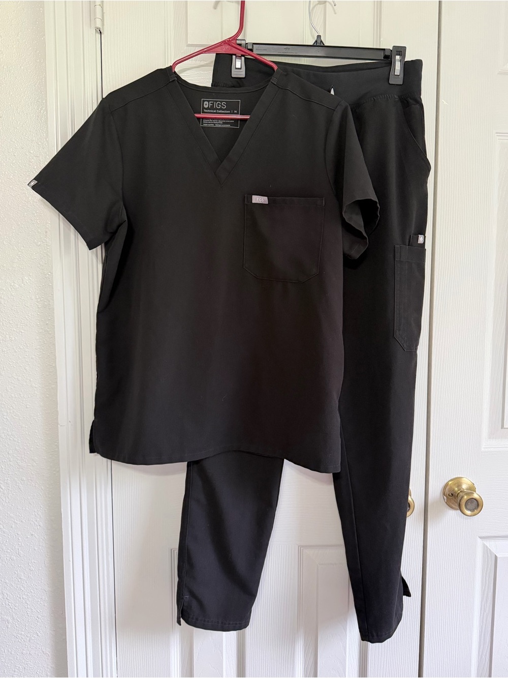 FIGS  Black Scrub Set Women Medium V Neck Top Straight Leg Pants